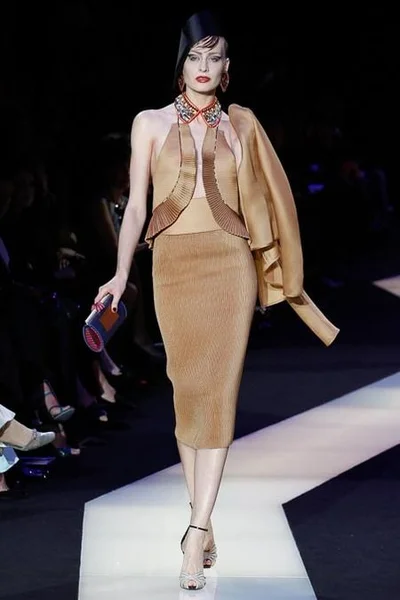 Look 10